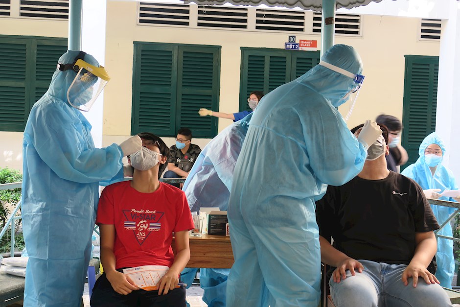 OVs present 40,000 medical masks to help Ho Chi Minh City’s COVID-19 fight